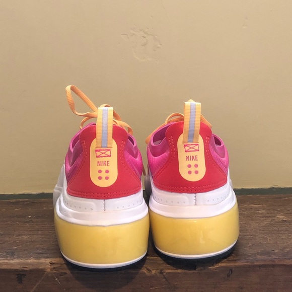 Nike Air Max Dia SE Lifestyle Shoe - Picture 7 of 10